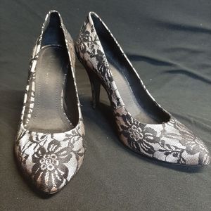 Gianni Bini womens 6.5M lace pointed toe heels